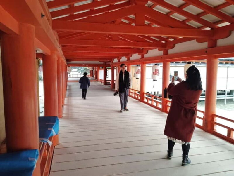 Itsukushima Shrine: Guided Tour with a Local - Itsukushima Shrine: Guided Tour with a Local