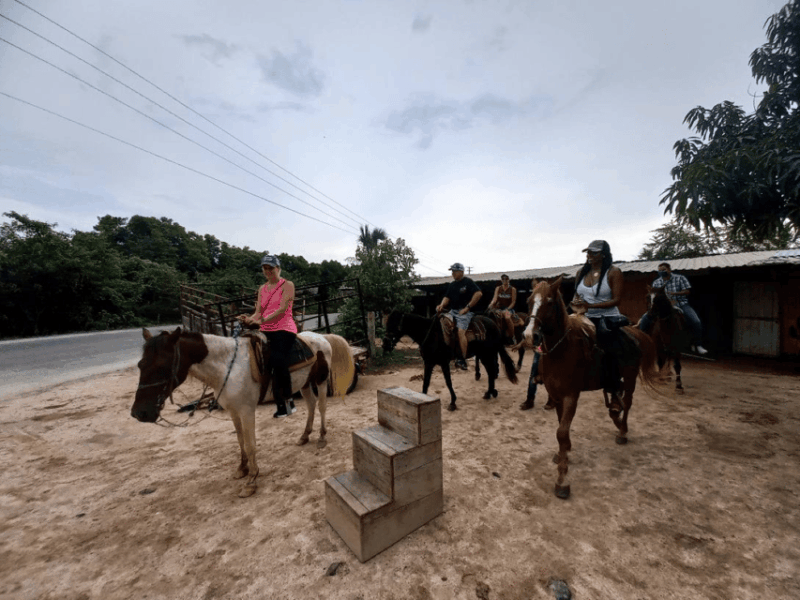 ixtapa-horseback-riding-tour-along-playa-larga