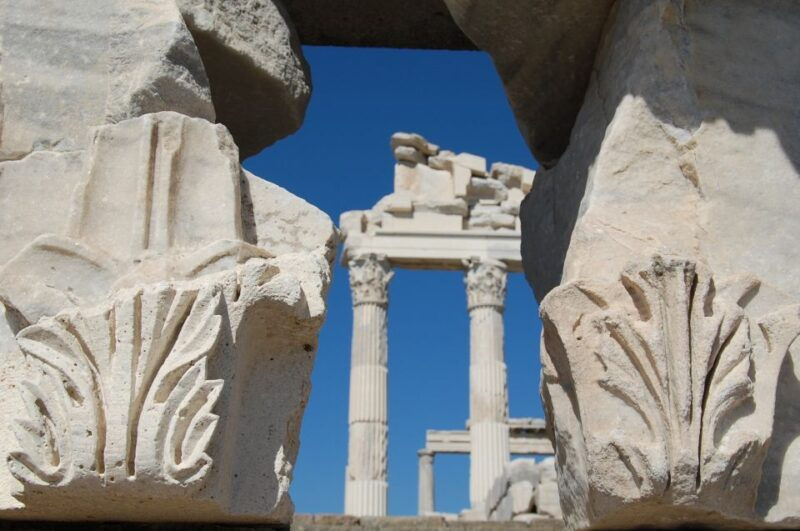 izmir-pergamum-tour-with-private-guide-van
