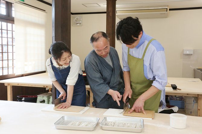 izushi-soba-making-experience-local-tour-guide