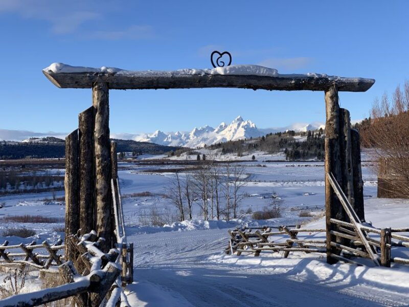 jackson-hole-grand-teton-full-day-snowmobile-tour