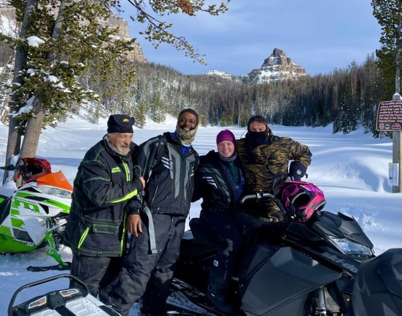 jackson-hole-grand-teton-full-day-snowmobile-tour