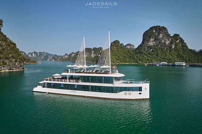 JADESAILS Modern Yacht Style in Halong Bay with Luxury Service - A Deep Dive into the Experience