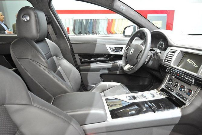 jaguar-chauffeur-car-service-to-laguardia-airport