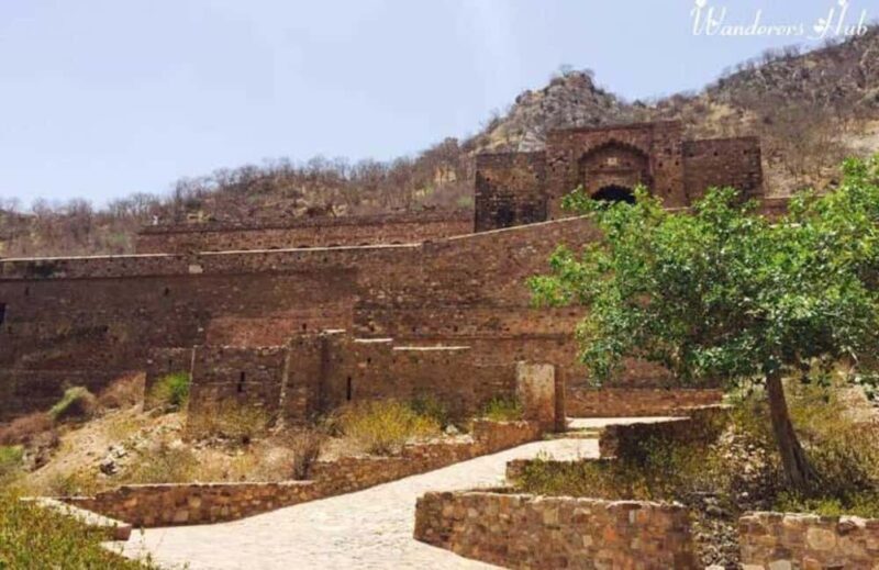 Jaipur: Bhangarh Fort, Chand Baori & Shopping Day Trip - Key Points
