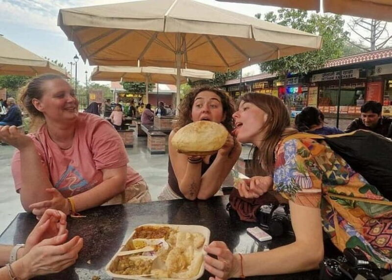 Jaipur: Guided History Walking Tour with Food Tasting - Exploring Jaipur with a Guided Walking Tour