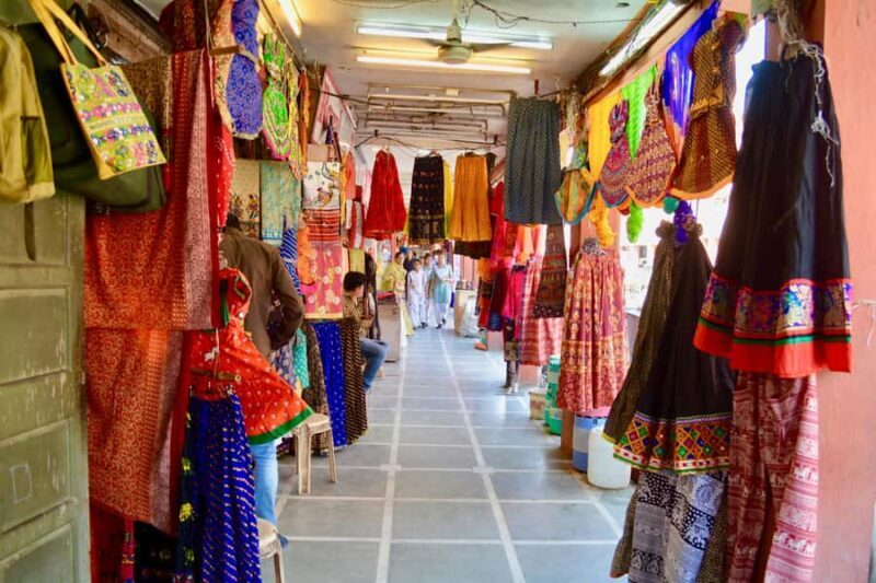 Jaipur: Night Bazaar Walking Tour With Food, Culture And Art - Key Points