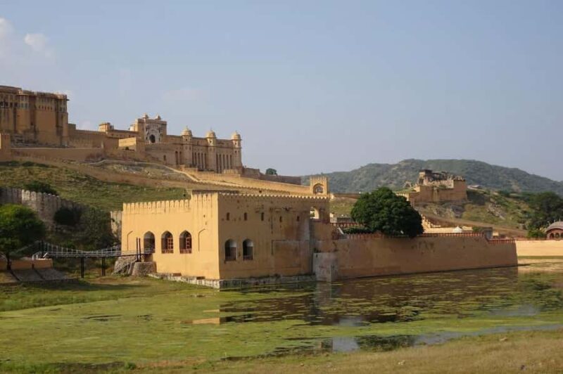 Jaipur: Private Luxury Full Day Guided City Tour By Car - Gaitor Ki Chhatriyan: Royal Cenotaphs