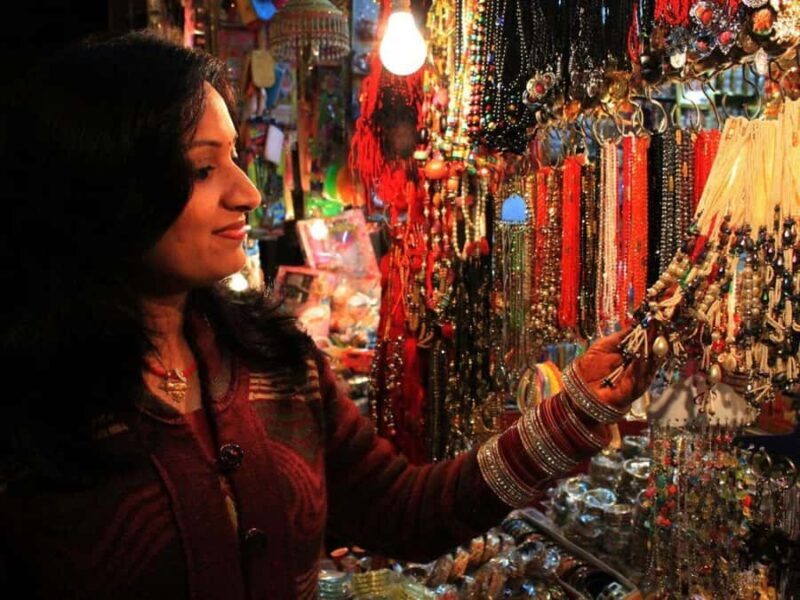 Jaipur Shopping Tour  Half Day with Male/Female Guide - FAQs