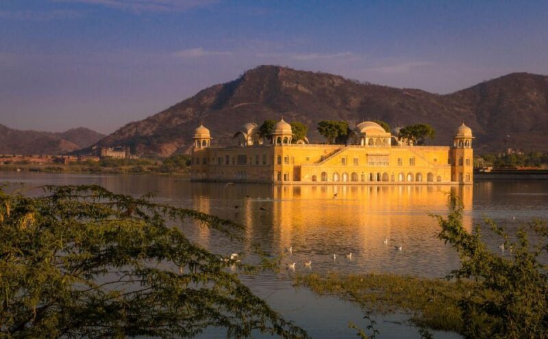 Jaipur Sightseeing by Tuk-Tuk: Temples, Palaces & Markets - Key Points