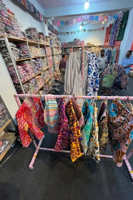 Jaipur: Tuk Tuk Shopping Tour with Art Workshops and Pottery - FAQ