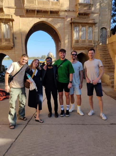 Jaisalmer Walking Tour: A Stroll Through Time and Culture - Architectural Marvels: Patwon Ki Haveli & Jain Temples