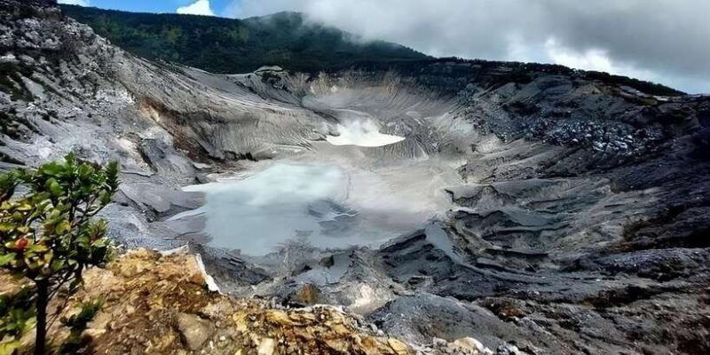jakarta-bandung-volcano-day-tour