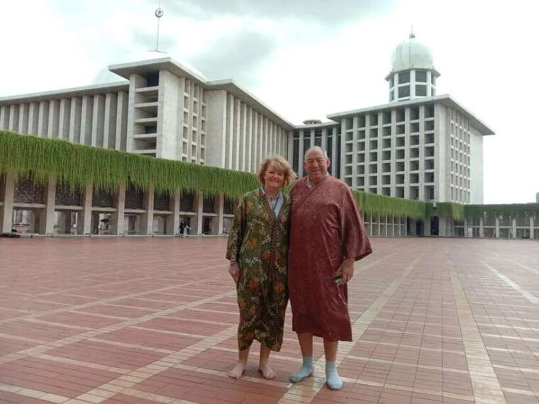jakarta-highlights-capital-city-with-canal-boat-tour