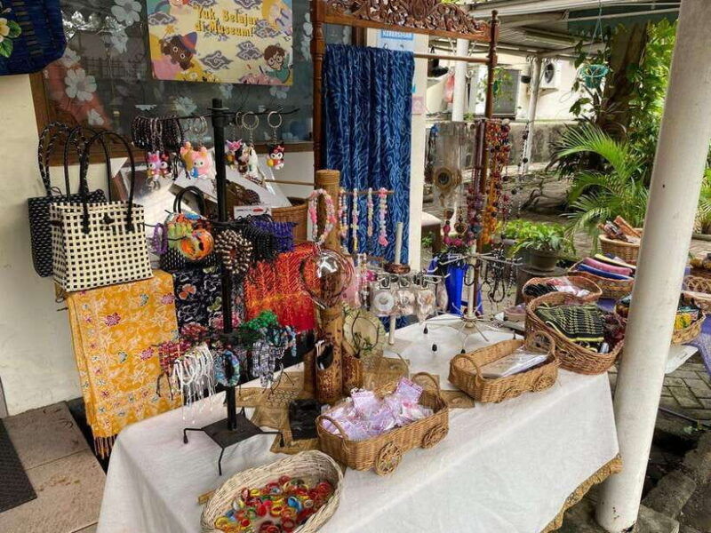 jakarta-landmark-tour-with-batik-workshop