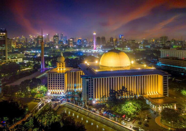 jakarta-landmark-tour-with-batik-workshop