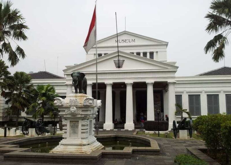 jakarta-make-your-customized-day-tours-with-car-driver