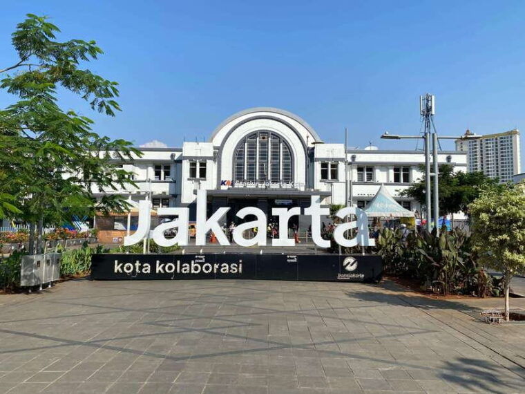 jakarta-national-monument-mosque-and-old-town-tour