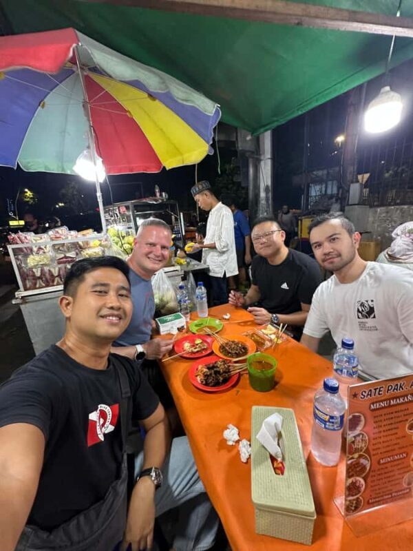 Jakarta: Night Walking Tour with Snacks and Dinner - An In-Depth Look at What the Tour Offers