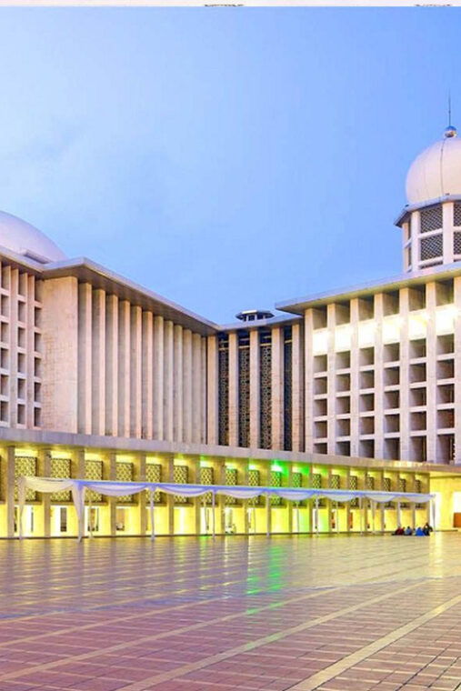 jakarta-private-city-tour-with-tour-guide-speaking-italy
