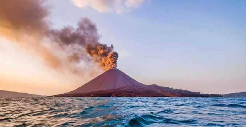jakarta-private-exploring-mount-krakatau-volcano-tour