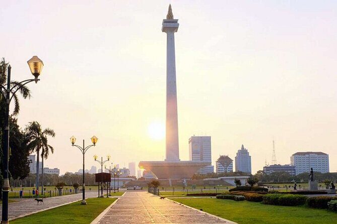 Jakarta Private Tour Multi Language ( With Lunch ) - Key Points