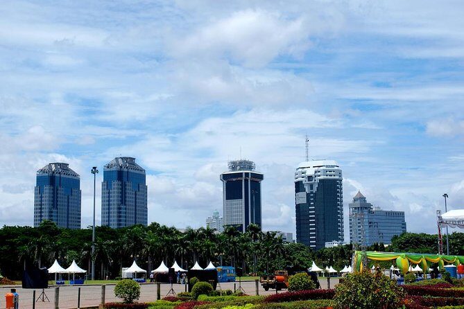 Jakarta Private Walking Tour with a Local - Key Points