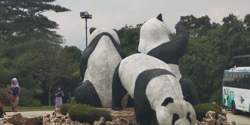 jakarta-safari-park-panda-palace-and-waterfall
