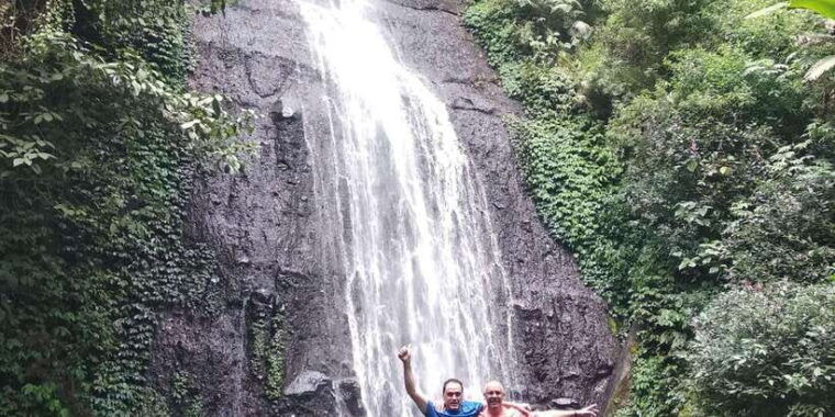 jakarta-safari-park-panda-palace-and-waterfall