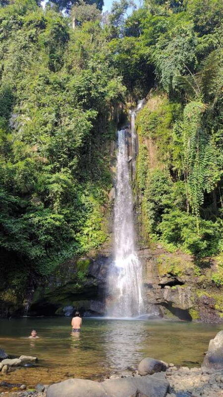 jakarta-to-bogor-luhur-waterfall-and-lake-lido-day-trip