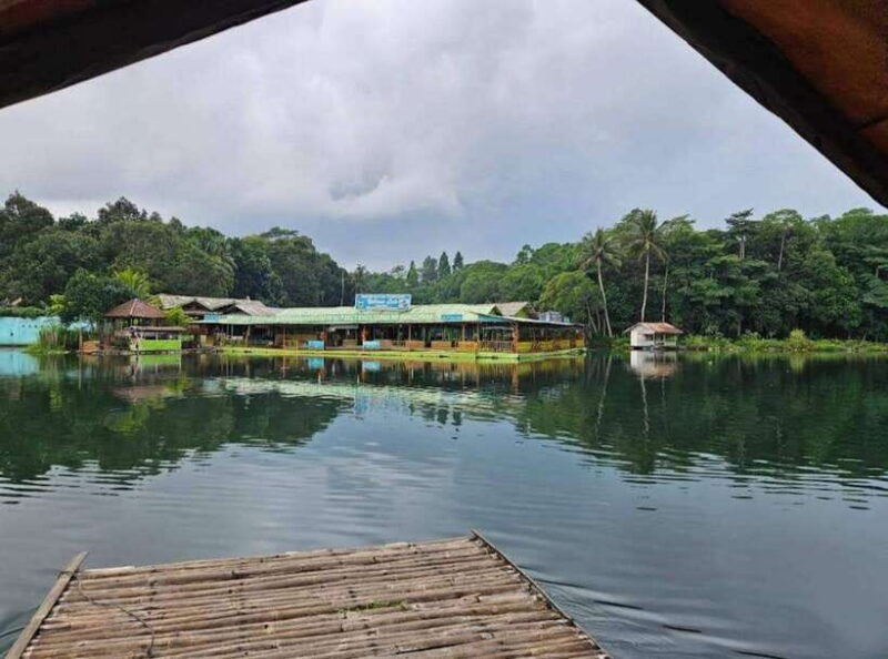 jakarta-to-bogor-luhur-waterfall-and-lake-lido-day-trip