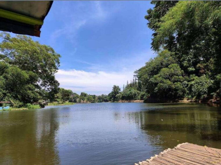 jakarta-to-bogor-luhur-waterfall-and-lake-lido-day-trip