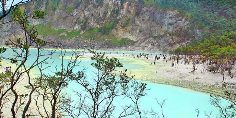 jakarta-tour-white-crater-pinisi-resto-hotspring