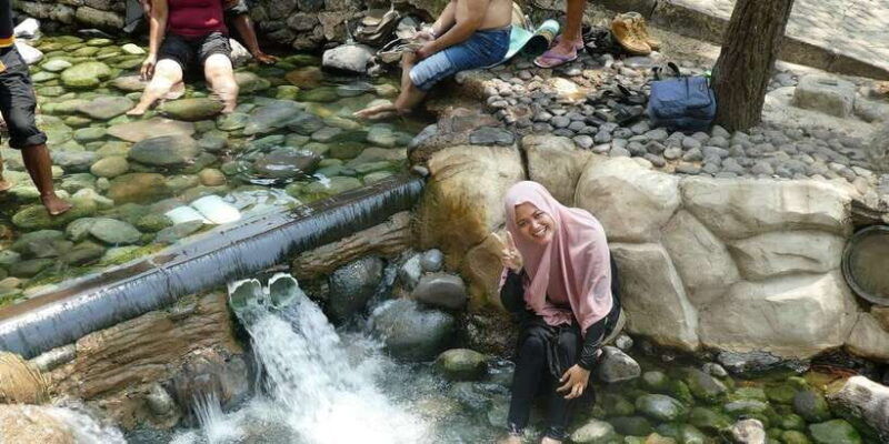 jakarta-tour-white-crater-pinisi-resto-hotspring