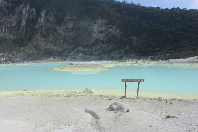 Jakarta Tour: White Crater, Pinisi Resto , Tea plantation - Soaking in Water Hot Springs