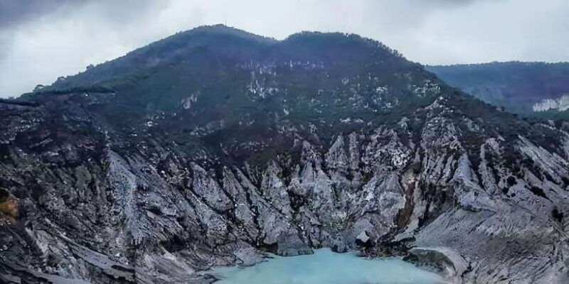 jakarta-volcano-indonesian-coffee-production-hot-spring