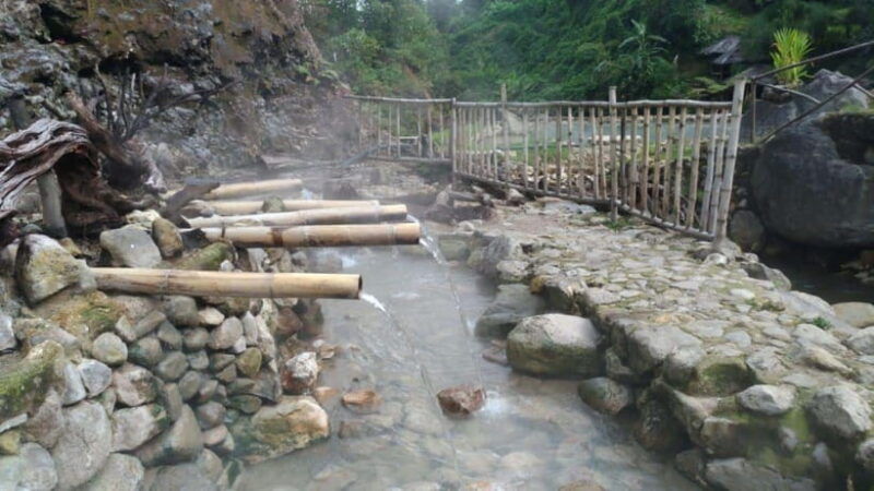jakarta-volcano-suspension-bridge-and-hot-spring-tour