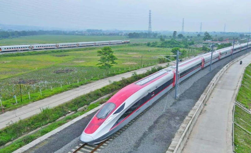 jakarta-white-crater-tea-plantation-by-fast-train