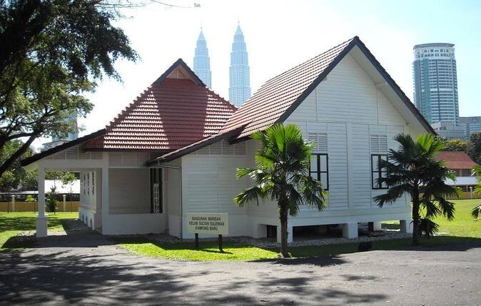 Jalan-Jalan at Kampong Bharu - Exploring Kampong Bharu: A Neighborhood Steeped in Tradition