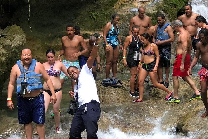 jamaica-martha-brae-river-rafting-dunns-river-falls-private-tour