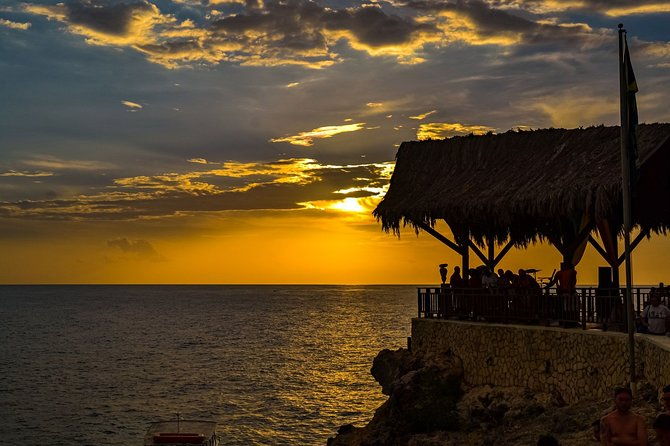 jamaica-sunset-at-ricks-cafe-private-tour-with-transfer
