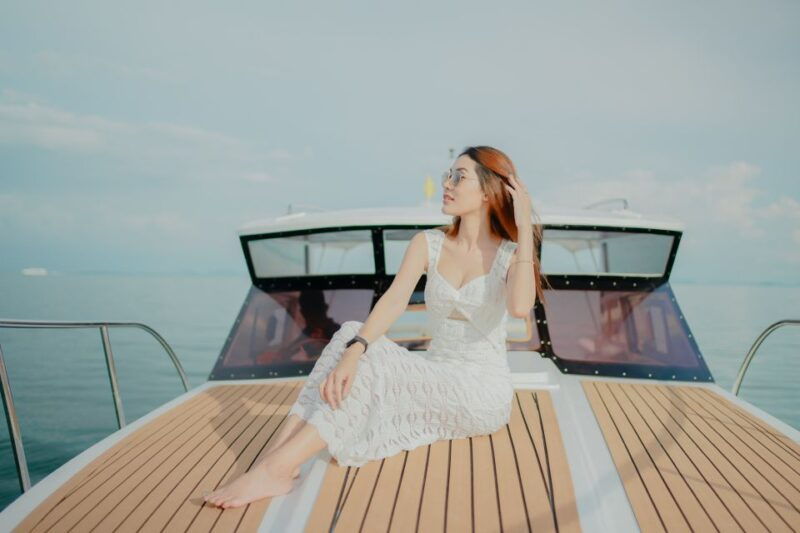 james-bond-hong-islands-full-day-trip-by-luxury-speedboat