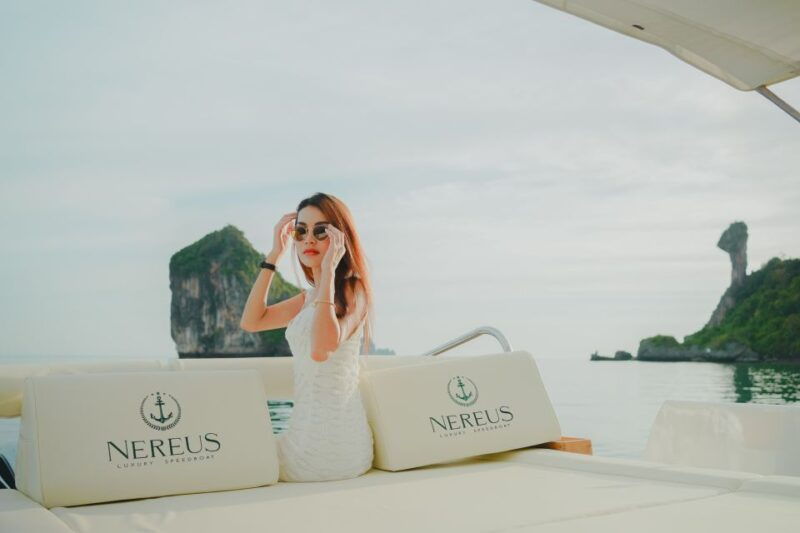 james-bond-hong-islands-full-day-trip-by-luxury-speedboat
