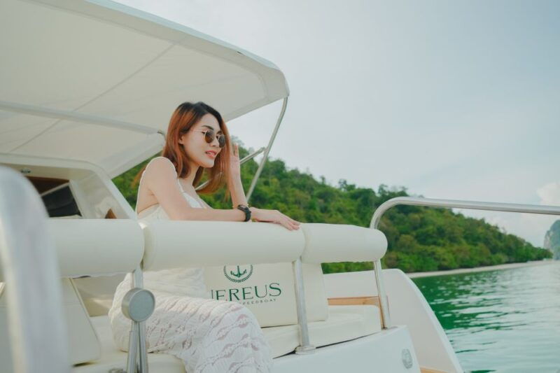 james-bond-hong-islands-full-day-trip-by-luxury-speedboat