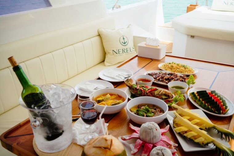 james-bond-hong-islands-full-day-trip-by-luxury-speedboat