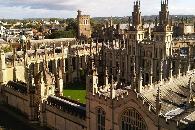 james-bond-ultimate-spy-taxi-tour