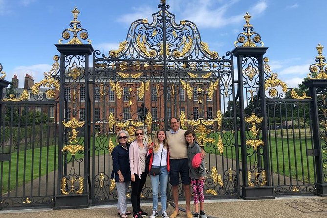 james-bond-ultimate-spy-taxi-tour