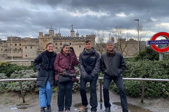 james-bond-ultimate-spy-taxi-tour