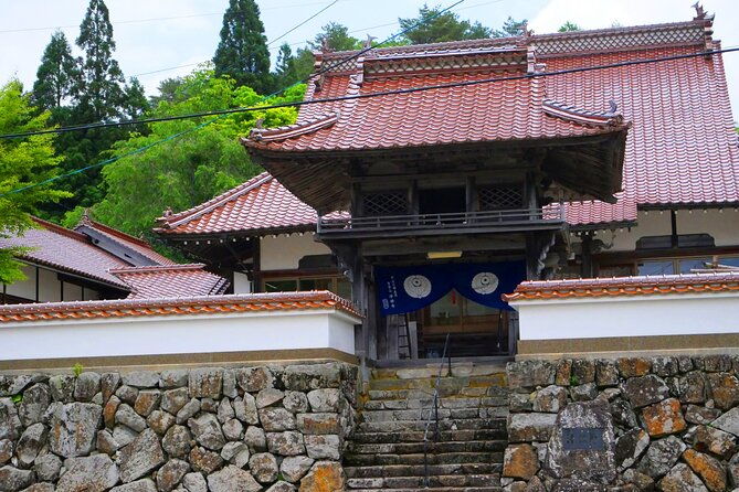 japan-wellness-hiking-and-matcha-with-a-monk-in-hiroshima