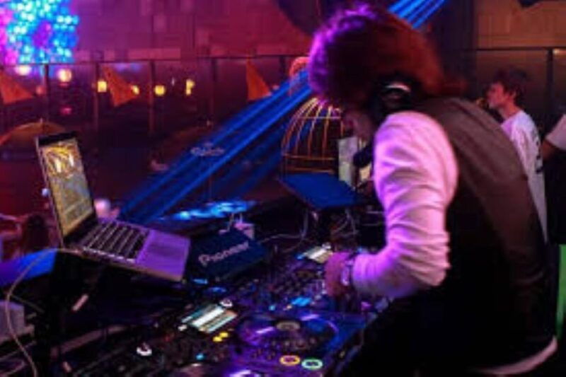 japanese-70s-disco-experience-in-osaka